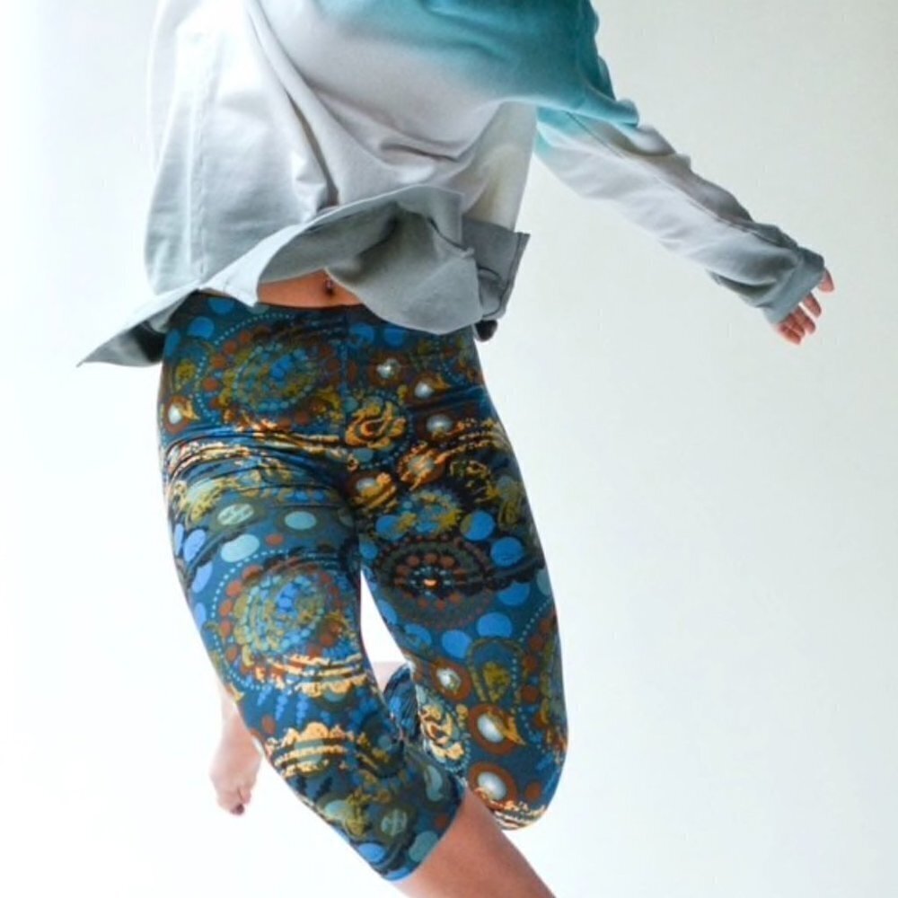 LEGGINGS DEPOT PAISLEY and Mandalas Print Teal Green Color Capri Size 10 NWT